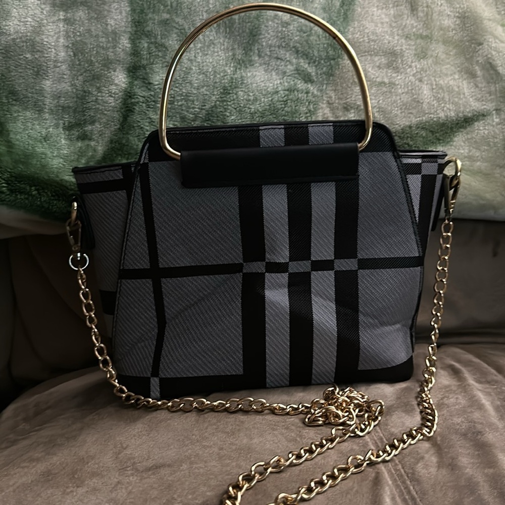 Burberry Purse - Picture 3 of 14